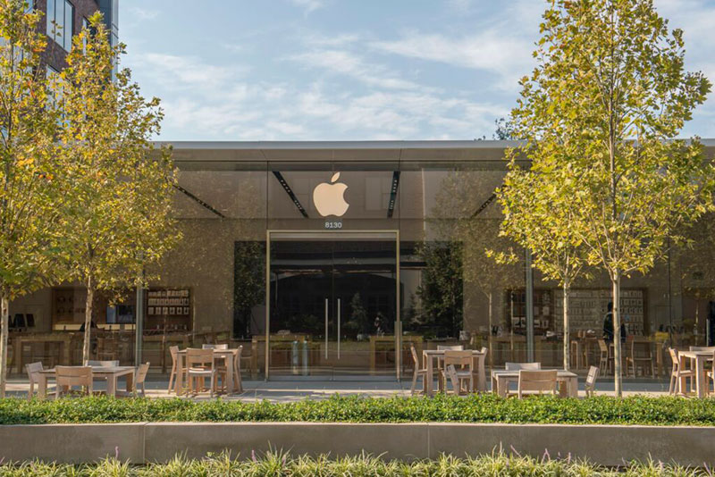 Front-of-Apple-Store-retail